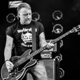 peterhook-ctverec.png