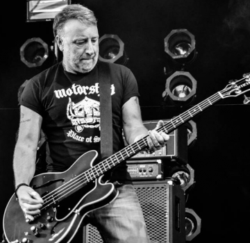 peterhook-ctverec.png