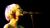 Hooverphonic-Fleda-Paveska-2021-04-8S0A9861-small.jpg